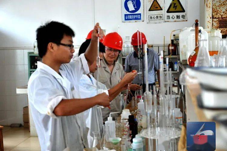 光荣！博白杰出人才荣获全国劳动模范，推动新材料技术推广服务获国家领导人接见